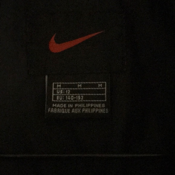 Kids Nike rain jacket size 12 - Picture 3 of 3